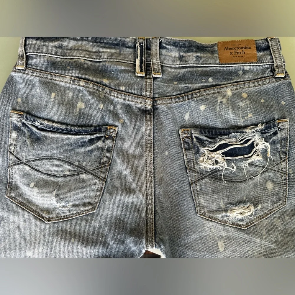 VtG Low Rise distressed Abercrombie & Fitch denim shorts